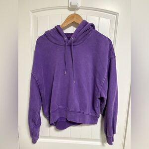 GAP Purple Sweatshirt Cozy and Stylish
